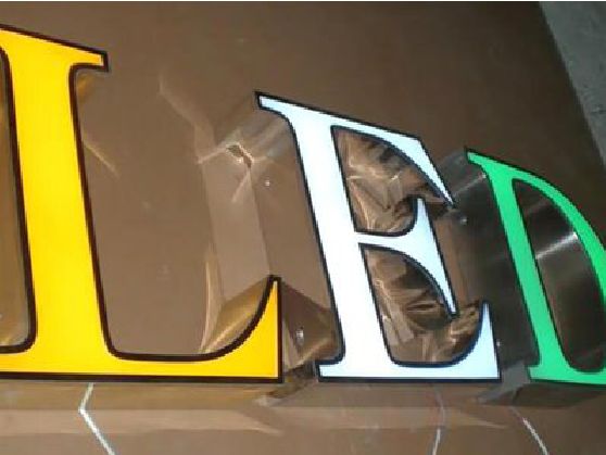 贵定介绍LED招牌的基础知识。